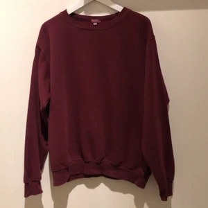 Vinröd collegetröja - Vinröd collegetröja från Brandy Melville. Supermysig!!✨💕