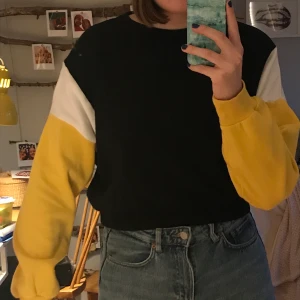 Tröja - Lite kortare i modellen. 50kr + frakt🥰