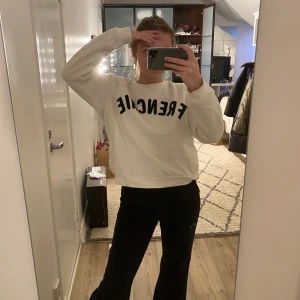 Tröja från hm  - Super fin sweater från hm. Säljer pga att jag inte längre använder den. Bra skick. Köpare står för frakt. 