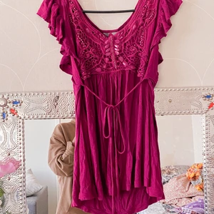 Vintage 2000's Top - Vintage Magenta top from the 2000's  REALLY cute with light blue jeans with the waist tightened 😍 PR: 50kr