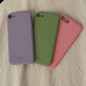 Tre holdit skal till iPhone 6,7,8. Alla för 120 eller ett för 50, köparen står för frakten!  Det gröna är sålt!!!