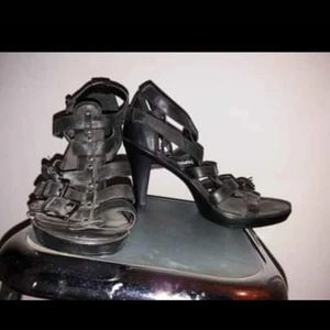 Högklackade sandaler  - Strl 39 