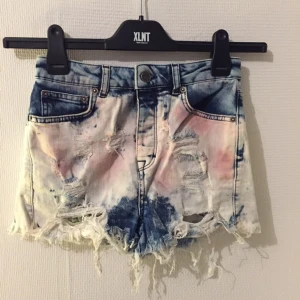  - Snygga shorts med färgskiftning & slitningar, sitter som en smäck på