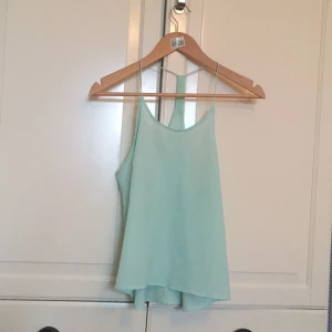  - Linne i babyblå färg från HM. Suuuperfin till sommaren! 