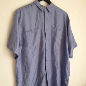  - Skjorta i silke från mangle vintage i Sthlm✨