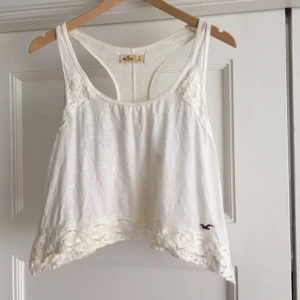  - Ett somrigt linne från Hollister! Knappt använt :))) köparen står för eventuell frakt 