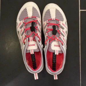  - Ecco skor. Använts ett par ggr