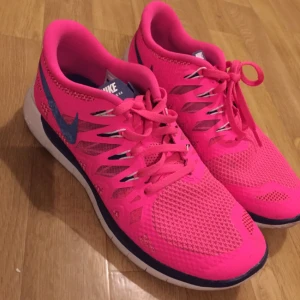  - Nike skor. 5,0 free runers, storlek 39. Aldrig använda.