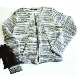  - Super snygg jacka från Gina Tricot, storlek S, sparsamt använd !