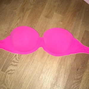  - Snygg bikiniöverdel från VS! Frakt tillkommer. 