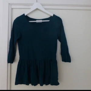  - Volangtopp från Zara✨ Knappt använd.