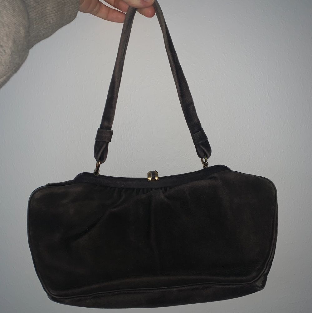 En jätte fin brun mini purse! Knappt använd och i jätte bra skick! Säljer då den inte kommer till användning!💗 Kan mötas upp och frakta!. Väskor.