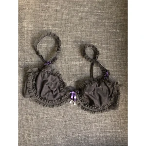 Bh - Söt genomskinlig bh i storlek 85C. Möts gärna upp i Malmö annars tillkommer frakt 💌