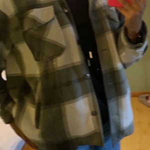 Jacka - Säljer nu min jättefina oversized jacka från boohoo! Lägg gärna bud då jag vill bli av med allt💋