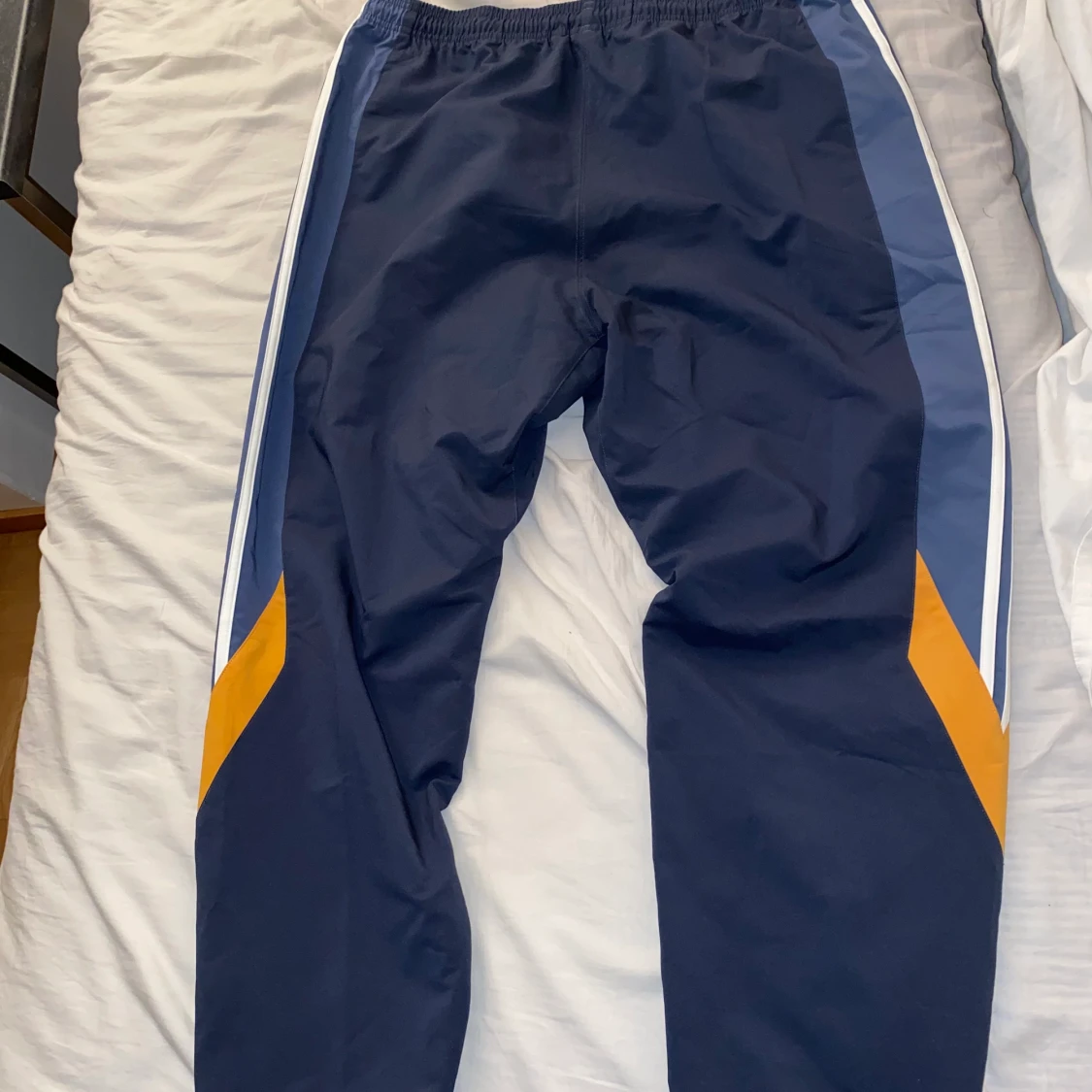 Adidas trackpants XL - 90