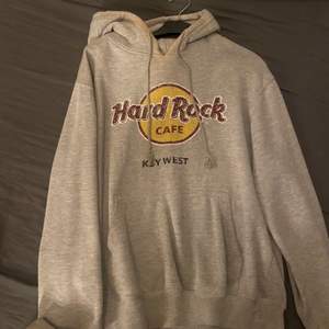 Hard rock café. snygg hoodie storlek M. 150kr frakten ingår k priset. 