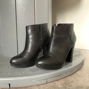 Aldo stövletter - Mycket bra skick. Strl 37. Märke Aldo 