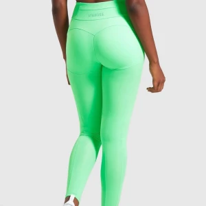 GYMSHARK träningsbyxor - Säljer mina asfina gymshark som är använda 1 gång endast. Sitter jättefint på kroppen speciellt vid rumpan 