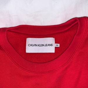 Calvin Klein tröja  - Säljer min Calvin Klein tröja i storlek xs då den aldrig är använd och har ingen nytta av den. Aldrig använd. Ni betalar frakten och har ni några frågor så är de bara att skicka. 