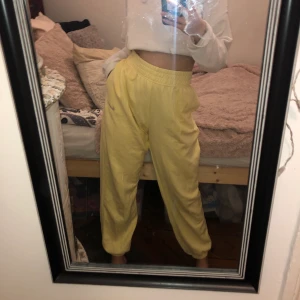 Nike mjukisbyxor - Plagget är helt nytt, i väldigt bra skick, aldrig använts pga för stor storlek 