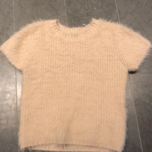 Zara tröja - Stickad tröja som inte längre säljs. Jätte mysig och passar till allt! Passar mellan XS till M