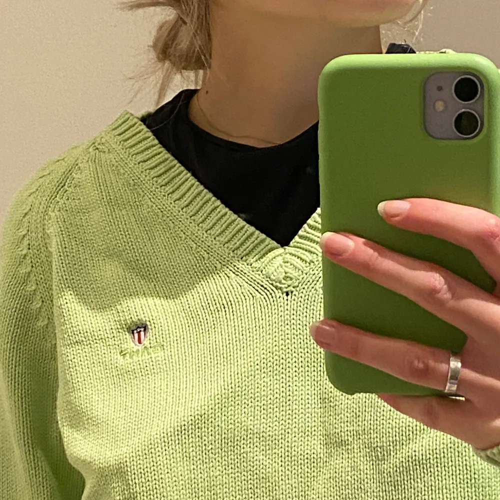 Skitcool grön pullover tröja från gant som jag köpt second hand🥰  aldrig använt🌸. Tröjor & Koftor.