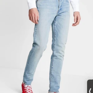 Levi’s 512 SLIM TAPER FIT JEANS - köpta hos zalando, nyskick och oanvända. Nypris: 970kr. Mitt pris: 400kr