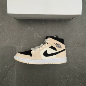 Nike air jordan 1 mids - Helt nya guava ice mids, storlek 40