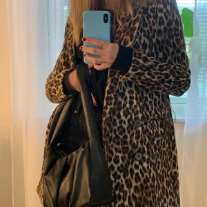 Super mysig kappa - Super mysig kappa från Zara. Perfekt till höst och vinter! I storlek Xs.🍂 kappan är i nyskick då den är använd väldigt fåtal gånger. Frakt tillkommer! 