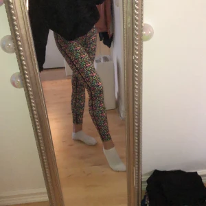 Bekväma träninstights strl S - Jättesköna och bekväma träningstights. Frakt ingår i priset