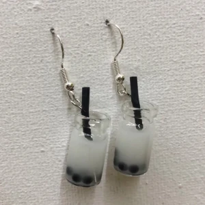 Örhängen Boba Tea - Trendiga Boba Tea örhängen☕️ ⚠️Finns endast ett par av varje färg⚠️❗️Fri Frakt❗️🔔Vänligen meddela bara om du har funderingar eller om du har bestämt dig för att köpa🔔