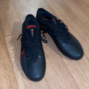 Nike mercurial vapor fotbollsskor stl 44 - Helt nya, använda 1 gång på plan! Stl 44