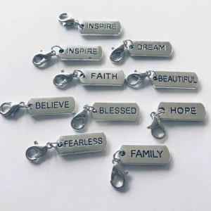  - Små handgjorda berlocker att hänga i tex halsband eller armband. 12:- styck eller 100:- för alla tio. 