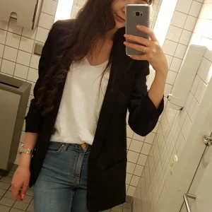  - Used only 3 times. Almost new. In a perfect condition. From "Dorothy Perkins" brand. Original price was 500 kr. Selling because it is just lying in my wardrobe.