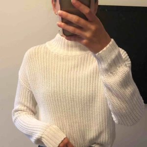  - Stickad tröja från H&M Fint skick  Kan mötas upp i Lund, går också bra att frakta den. 