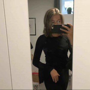  - Snygg tröja, från vinbok tror jag, sjukt bra skick.köpare står för frakt