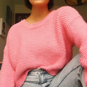  - Rosa stickad tröja från bik bok. Jätte mjuk och gosig. Bra skick. Kommer ifrån ett rökfritt och djurfritt hem💖 Betalning sker via swish 