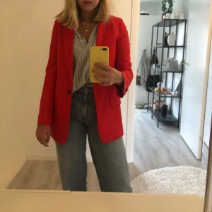  - Röd kavaj från arket Använd 1 gång Frakt 40kr