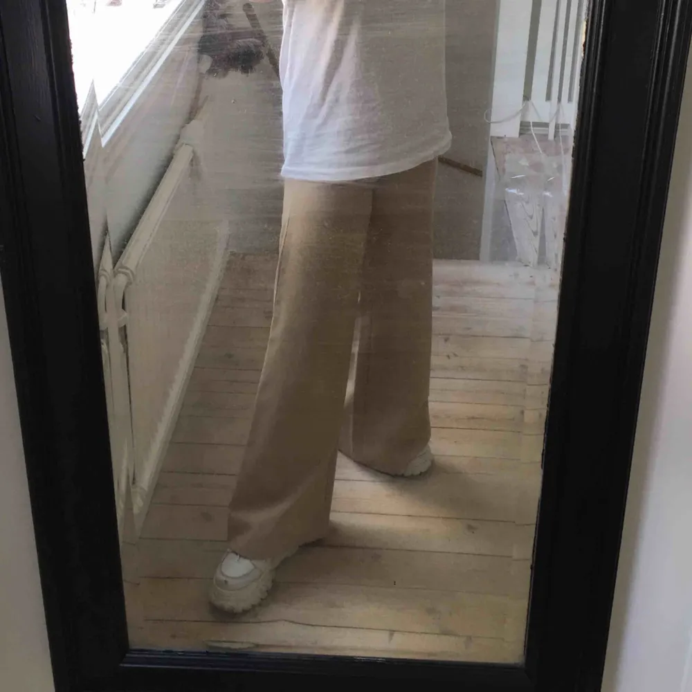 Såååå snygga byxor jag hittat på second hand, tyvärr är dem får långa på mig (är 158) så måste sälja :-( . Jeans & Byxor.