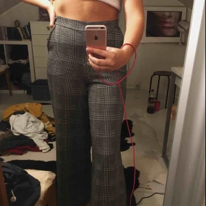  - Jätte fina o sköna byxor från Gina tricot använd ett fåtal gånger o i bra skick.😊