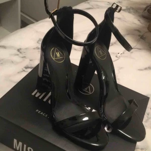  - Klackar från Missguided, sitter perfekt! Söker någon i Göteborg som skulle vilja byta dessa mot något😊 