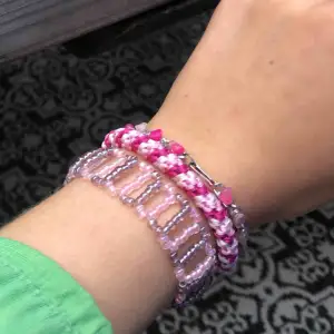 ROCAILLE REPSTEG ARMBAND 1 för 99kr, 2 för 159kr Finns i flera färger, du väljer vilka själv Funkar även som fotarmband🦋🦋🦋 checka instagram sidan @vellakul