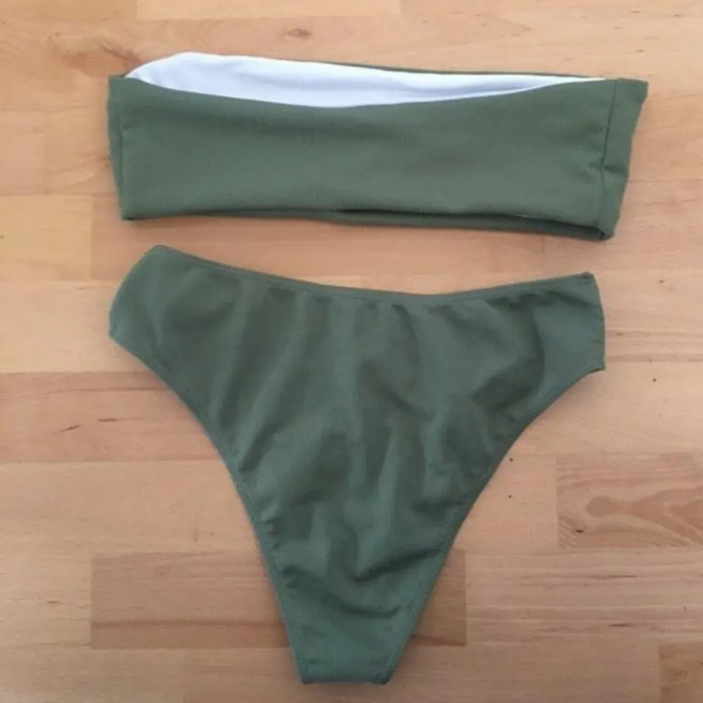 Säljer detta gröna bikinisetet köpt från zaful. Trosorna är highwaist och toppen bandeu. Dom är endast testade en gång ❤. Övrigt.