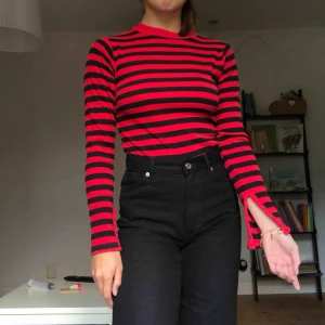  - Säljer denna coola tröja. Vet inte märket. Strl XS. Frakten kostar 63kr