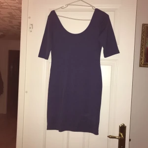  - Basic tunika i strl S. Färgen blå