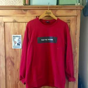 Boyfriend sweater, collagetröja mörkt röd, slim fit
