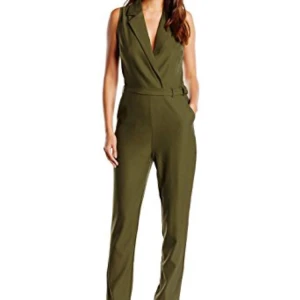  - Helt ny militärgrön jumpsuit i storlek 40, köpt på nelly och supersnygg 😍