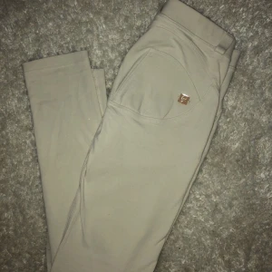  - Storlek 38 Kvitto på byxorna finns! Pris kan diskuteras