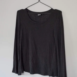  - Bell sleeve top från Gina Tricot • Aldrig använd och i fint skick