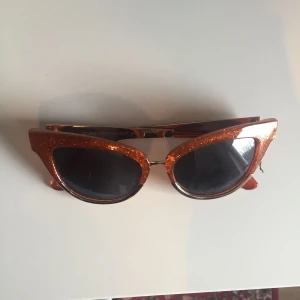  - Snygga cateyes ifrån Zara, oanvända. Köparen står för frakt 